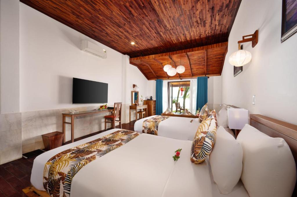 Vinh Hung Riverside resort & Spa 4*
