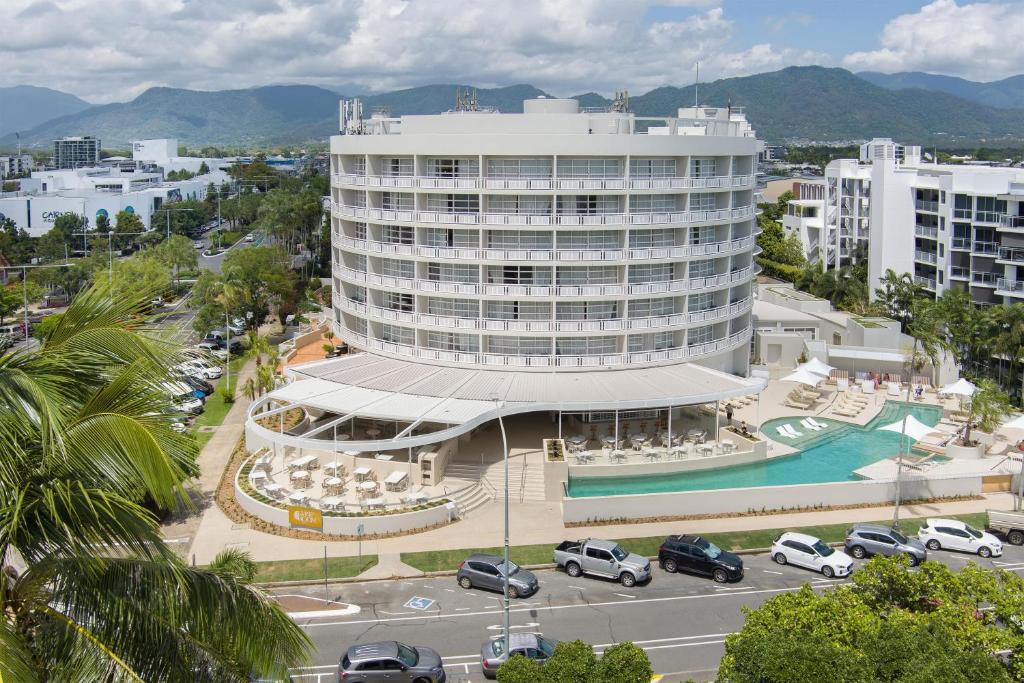 DoubleTree by Hilton Cairns