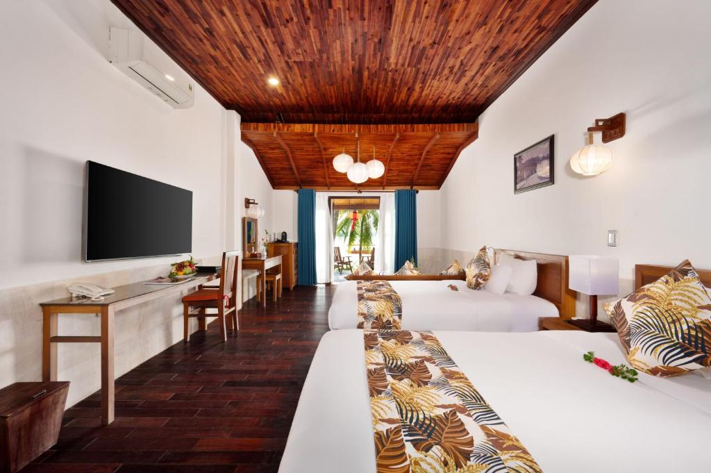 Vinh Hung Riverside resort & Spa 4*