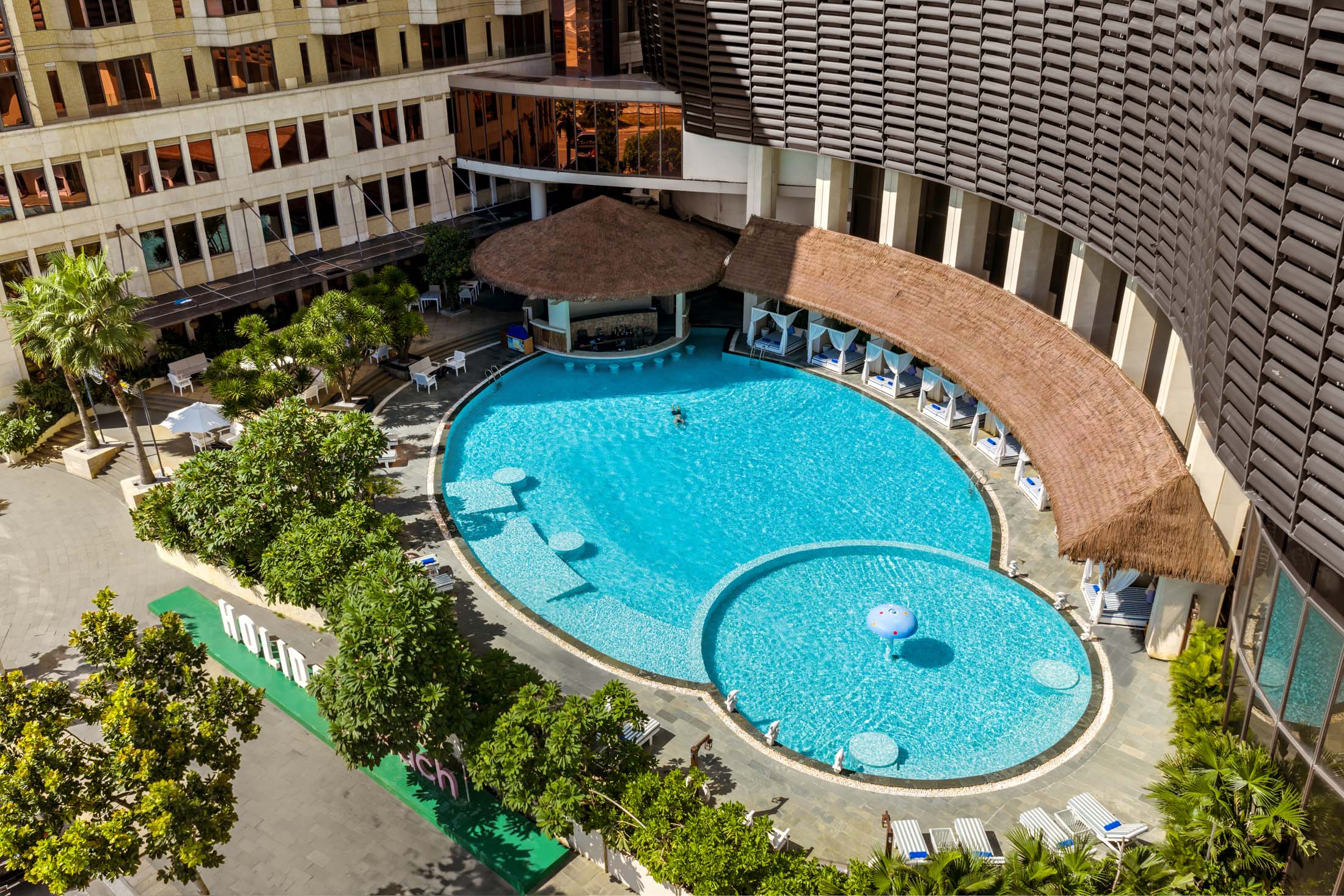 Holidy Bech Hotal Danang 4*